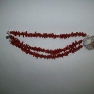 Bracciale con corallo e chiusura cammeo