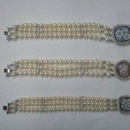 Bracciale con tre fili perle e chiusura cammeo