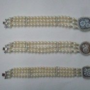 Bracciale con tre fili perle e chiusura cammeo