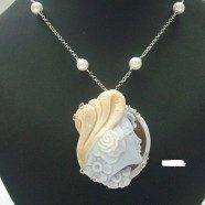 Collana catena argento con perle e volto cammeo