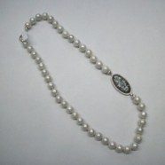 Collana perle con cammeo ovale e zirconi