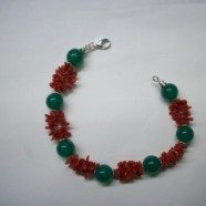 Bracciale con corallo e sfere agata verde