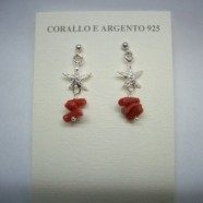 Orecchino con stellina in argento e corallo