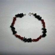 Bracciale in corallo e agata nera