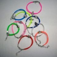 Bracciale caucciu’ colorati con elementi metallo