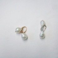 Occhino argento con zirconi e perla