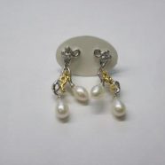 Orecchino argento bianco/dorato con perle